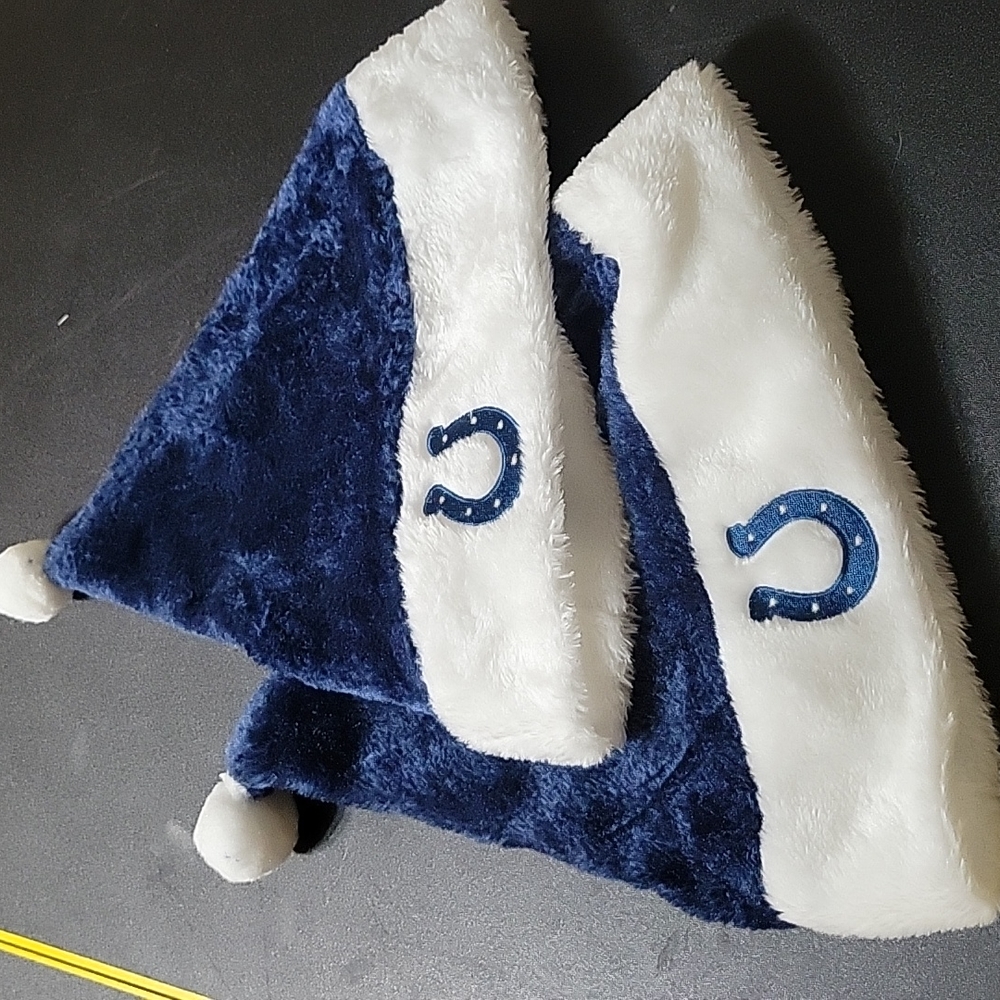 Two Colts Santa hats